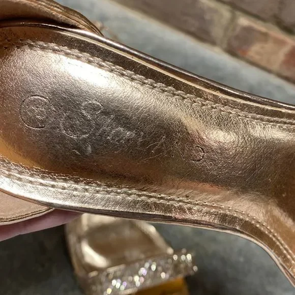 Elegant Gold Glitter Heels - Picture 7 of 8